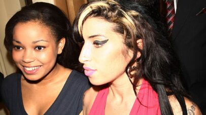 Dionne Bromfield ao lado de Amy Winehouse em 2009 - Foto: Getty Images