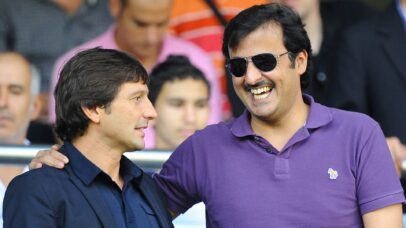 Diretor esportivo do PSG Leonardo Nascimento de Araújo e Tamim bin Hamad Al Thani, à epoca príncipe herdeiro do Qatar em jogo do PSG em 2011 - Foto: Getty Images