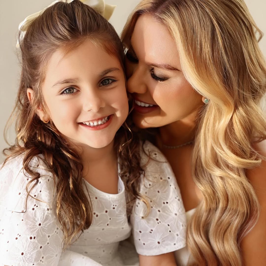 Natália Toscano e Zé Neto com os filhos - Foto: Instagram @nataliaftoscano