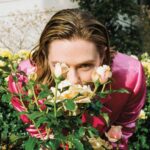 Atriz milionária que casou em segredo é fotografada grávida do primeiro filho em Los Angeles