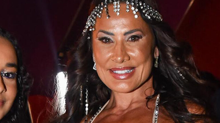 Aos 15 anos, filha de Scheila Carvalho surge enorme ao curtir o Carnaval com a mãe