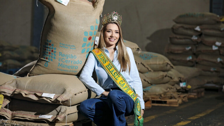 Aos 27, Miss Brasil Café equilibra maternidade e trabalho no agro: ‘É um privilégio’