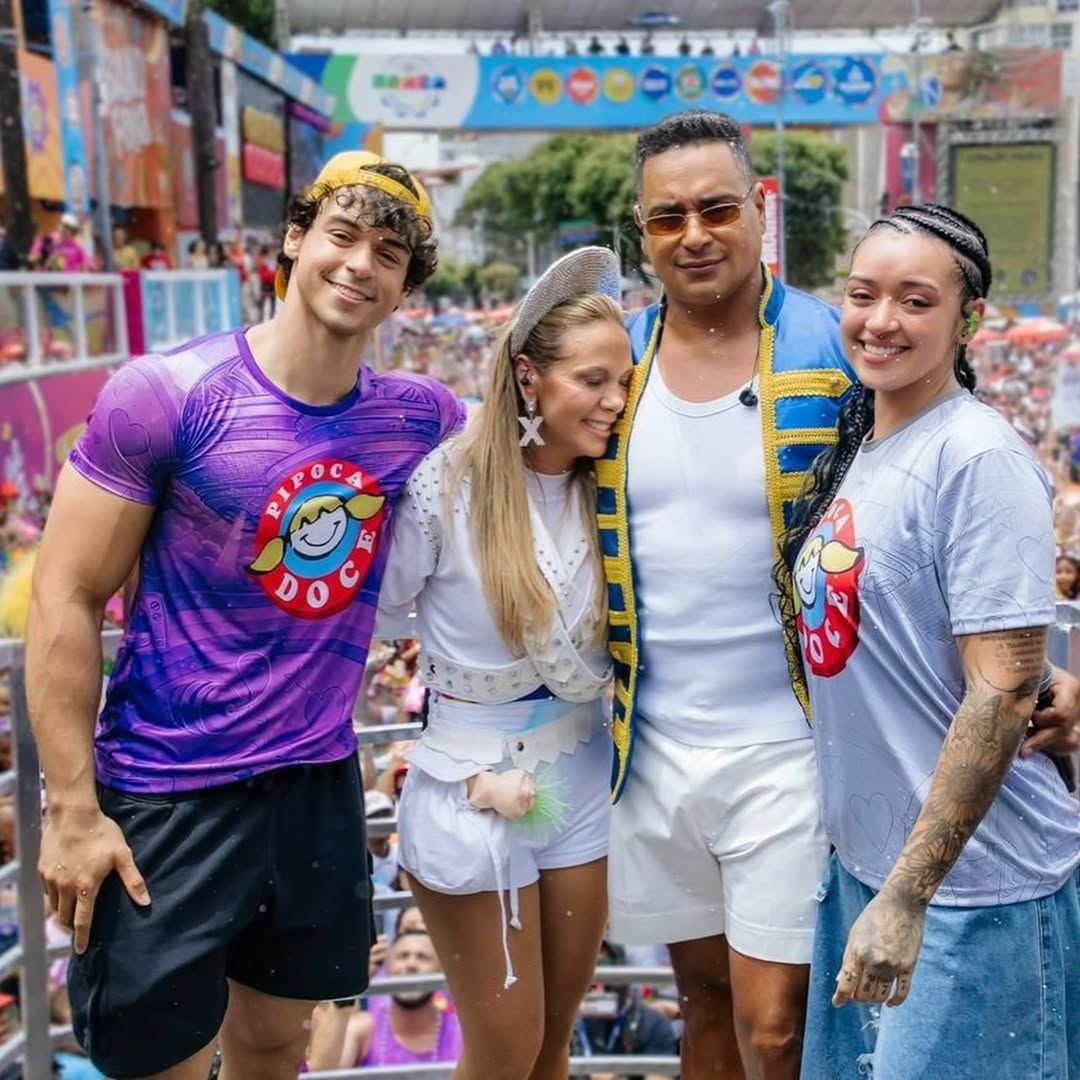 Carla Perez com a família — Foto: Instagram/Reprodução