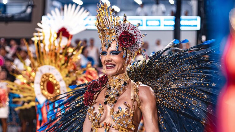 Morando no México, Karla Klemente brilha como musa da União da Ilha e avalia Carnaval: ‘O Brasil é sempre casa’