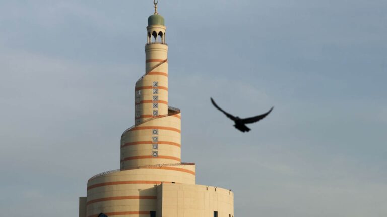 Período sagrado transforma rotina do Qatar; saiba o que muda no país durante o Ramadã