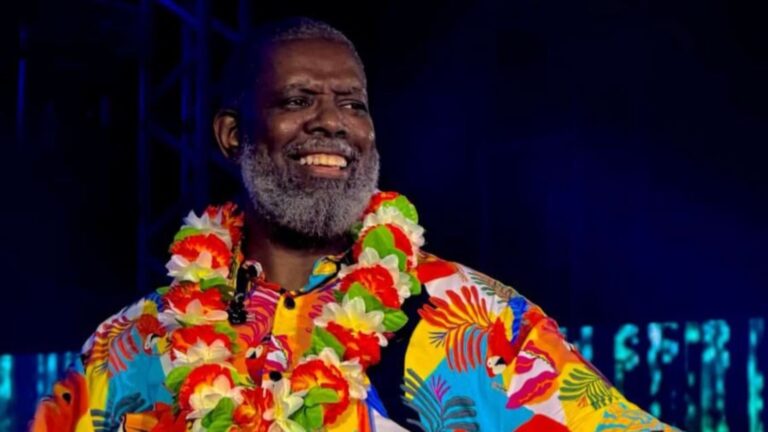 Péricles une romantismo e Carnaval e afirma: “Tem música para cantar, dançar e se emocionar”