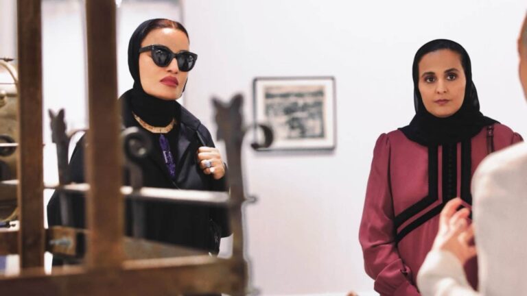 Família Real do Qatar transforma feira em acontecimento social e consolida país como protagonista da cena cultural mundial