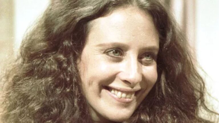 Longe da TV, atriz de 79 anos desfruta de riqueza em refúgio exclusivo e administra legado valioso