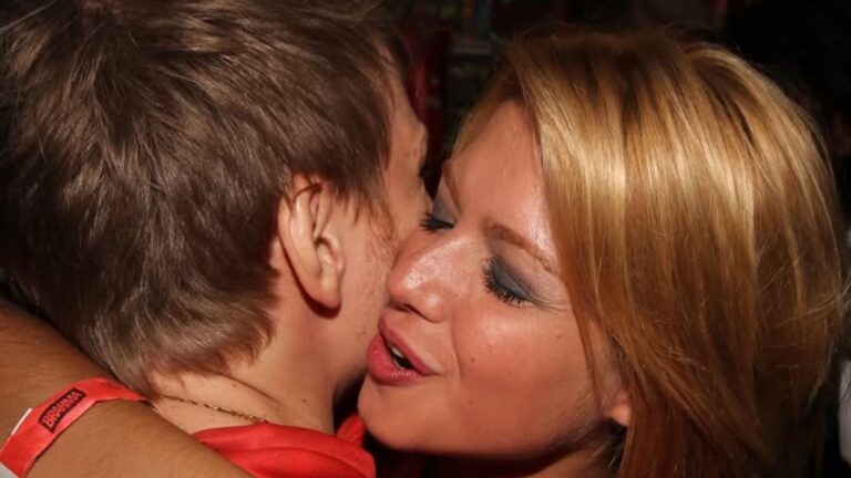 Aos 41 anos, apresentadora revela como conheceu o marido famoso: ‘Amor de Carnaval que deu certo’