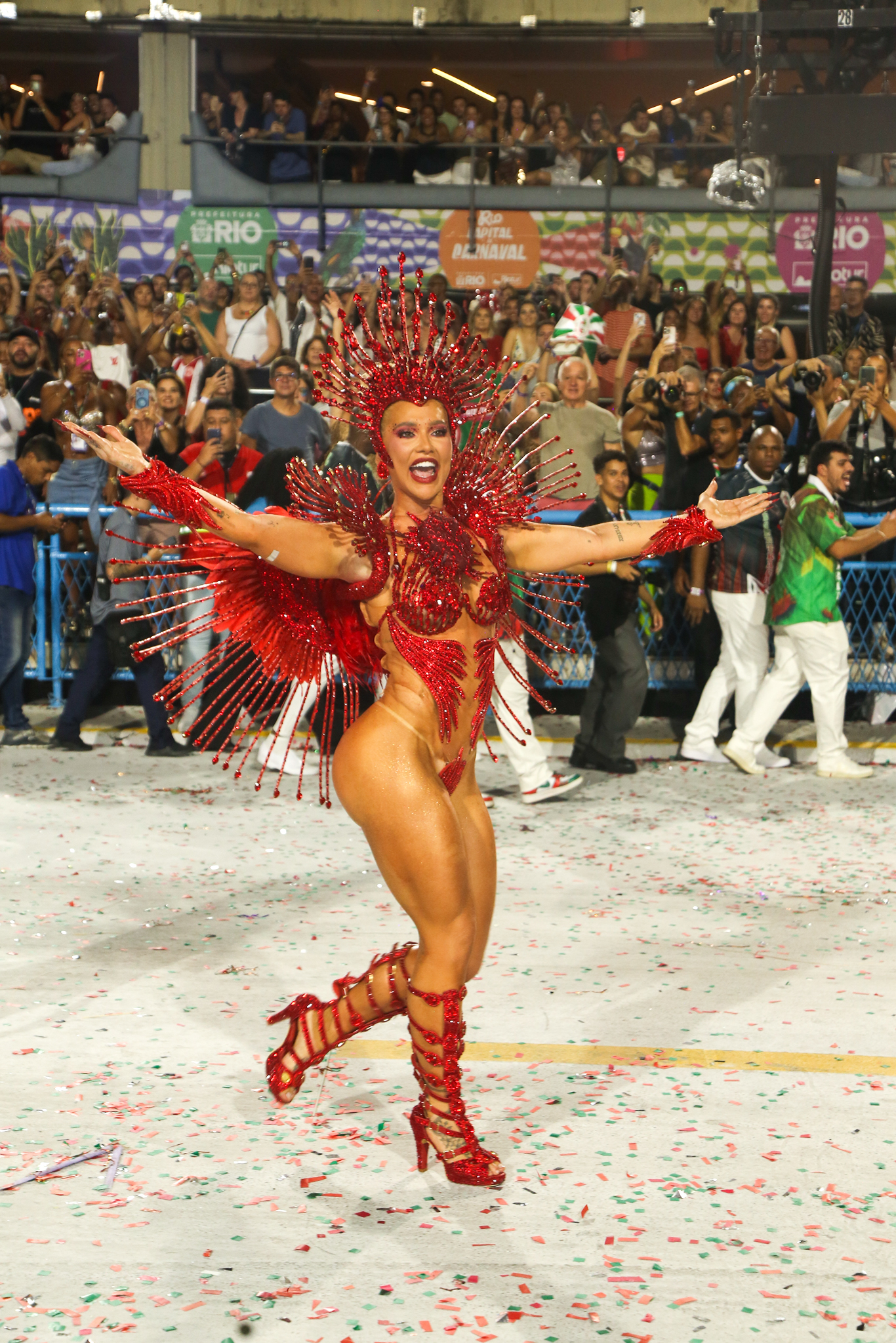 Virginia tira costeiro para sambar com a Grande Rio - Foto: Dilson Silva/Agnews