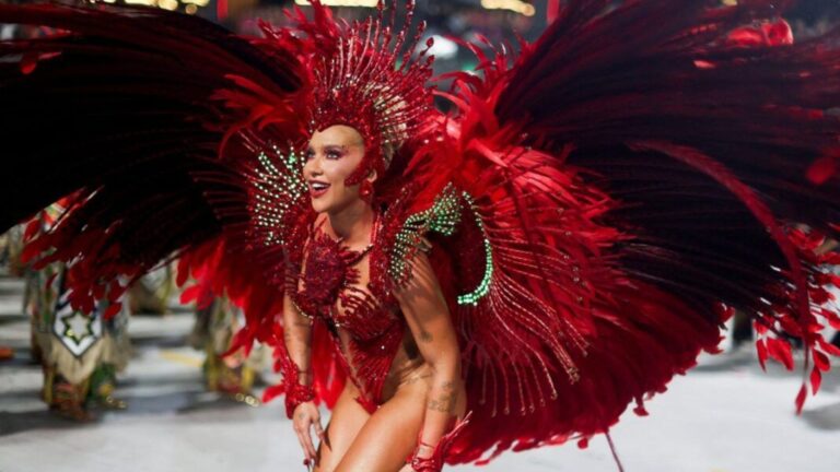 Virginia Fonseca estreia no Carnaval 2026 e impulsiona debate sobre procedimentos estéticos
