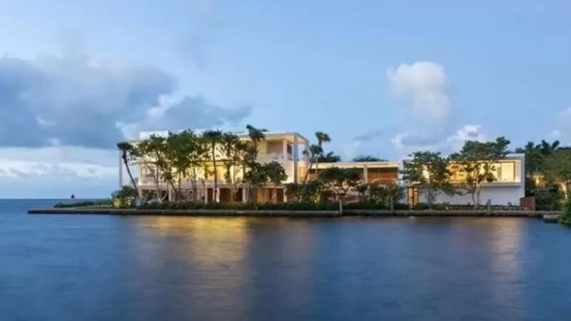Com patrimônio de US$ 277 bilhões, empresário compra mansões de US$ 173,4 milhões em Miami