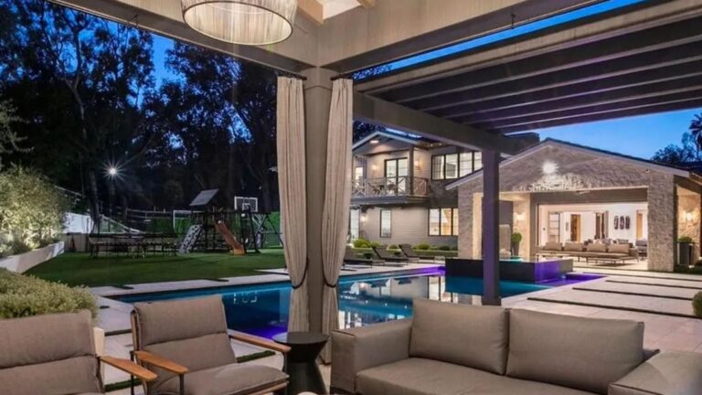 Jogador coloca à venda mansão luxuosa de 930 m² por R$ 70 milhões