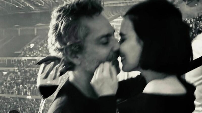 Ao completar 56 anos, galã da Globo recebe declaração reveladora da esposa: ‘Não se completa’