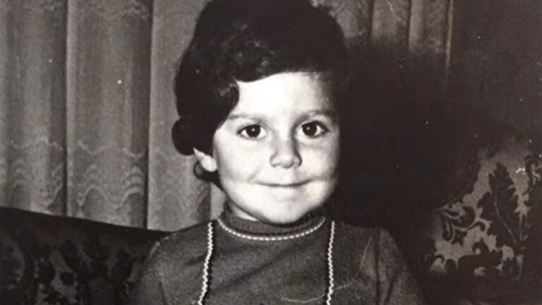 Quem é essa criança da foto? Ele chegou aos 56 anos hoje e é sucesso nas novelas