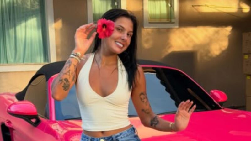 Ana Castela posa com carro de luxo e o preço surpreende fãs; descubra
