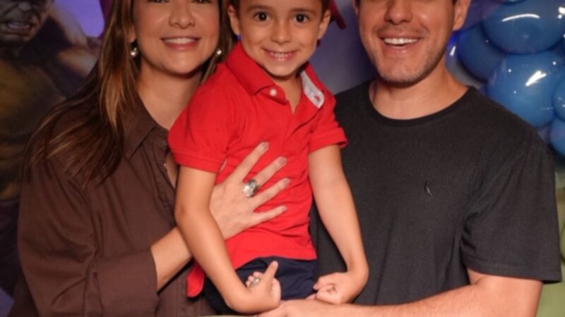 Dupla sertaneja casada há 13 anos comemora aniversário do filho com festão temático