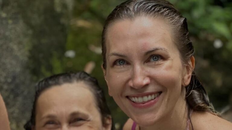 Anne Lottermann posta fotos raras com a mãe e semelhança impressiona os fãs