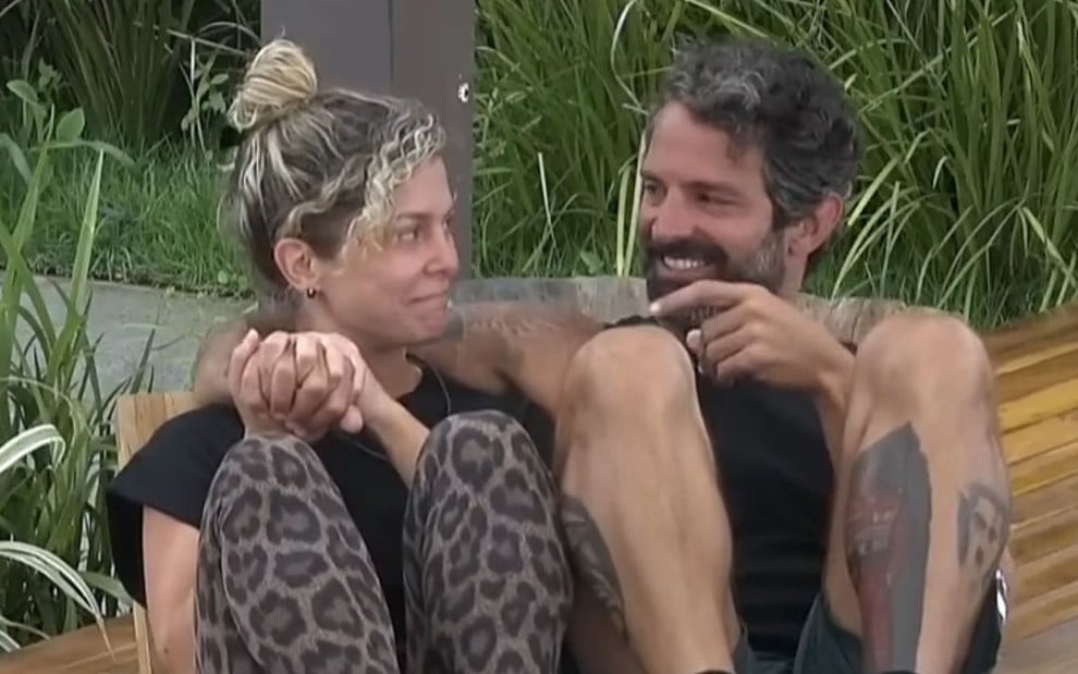 Bárbara Borges e Iran Malfitano em A Fazenda 14 - Foto: Reprodução / Record TV