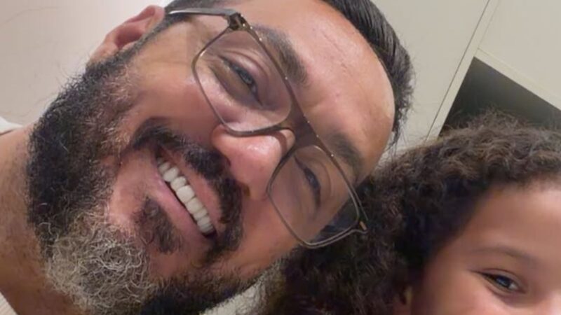 Aos 51 anos, Belo impressiona ao surgir em foto rara com a neta: ‘Meu amorzinho’