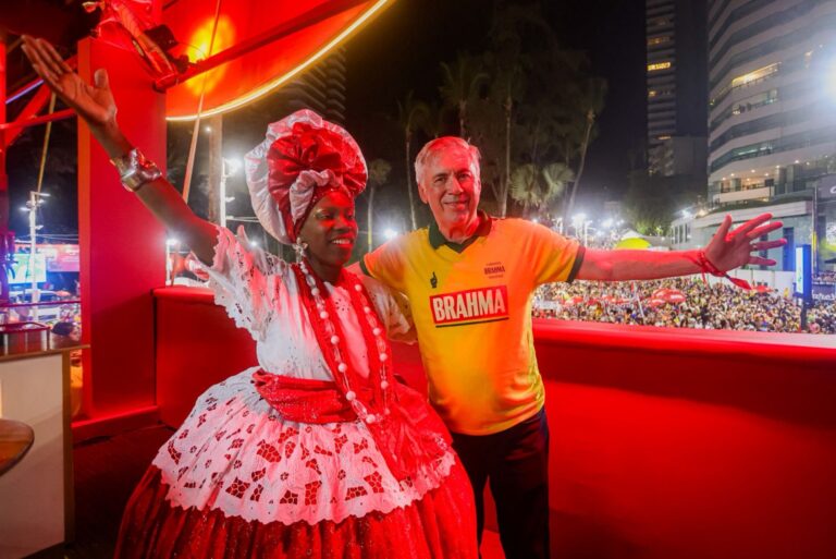 A convite de Brahma, Carlo Ancelotti fez imersão no Carnaval às vésperas da Copa; confira!
