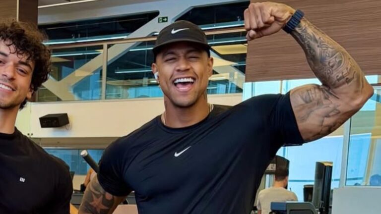 Filho de Carla Perez e Xanddy surpreende pelo físico ao lado de Léo Santana: “Me chama de tio”