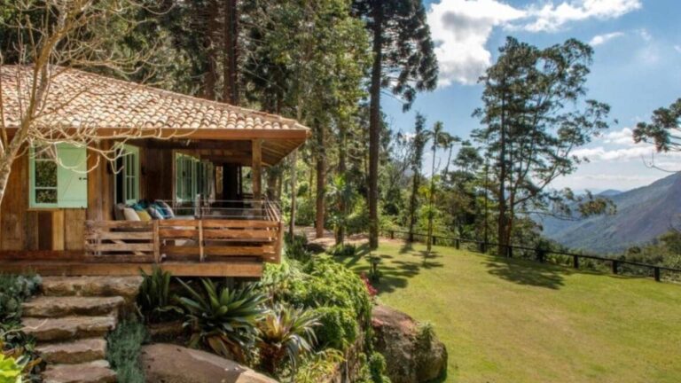 Aos 60 anos, atriz de Êta Mundo Melhor! vive em casa luxuosa na serra