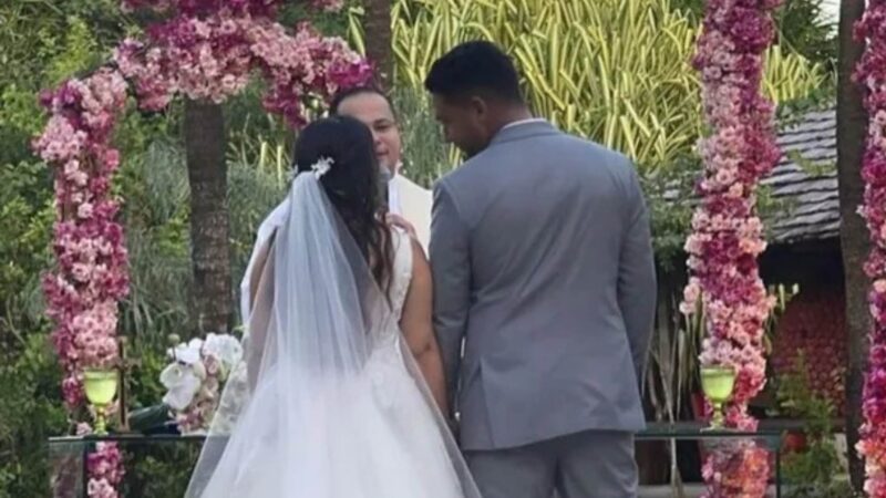 Aos 31 anos, um dos principais cantores brasileiros se casou após 14 anos de união