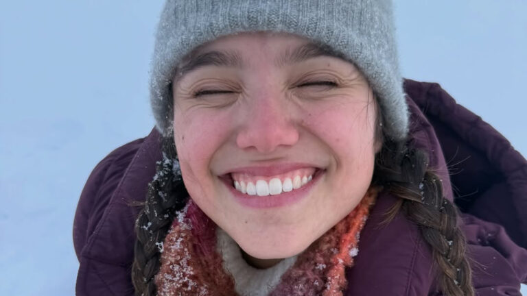 Filha de Sandra Annenberg surge aos beijos com a namorada em nova foto