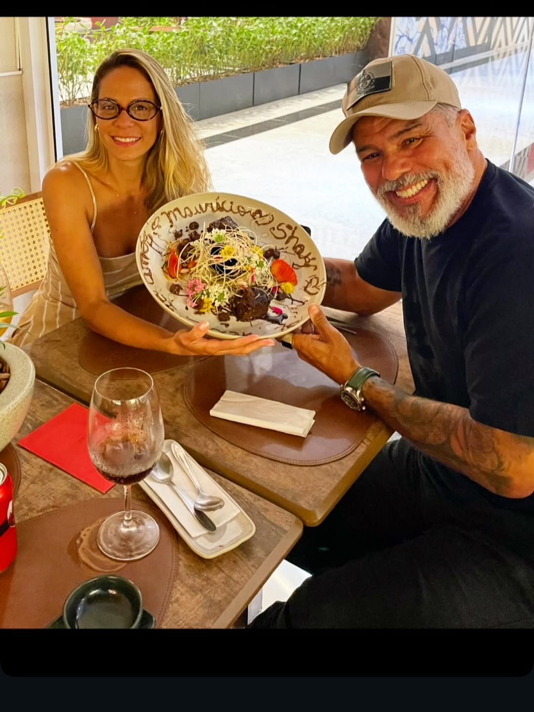 Mauricio Mattar com a esposa, Shay Dufau - Foto: Reprodução / Instagram @mauriciomattar