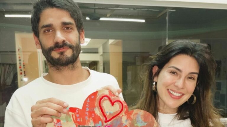 Fernanda Paes Leme surge com o ex em evento e faz atividade com ele: ‘Mandou bem’