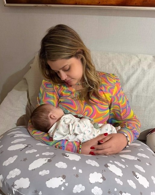 Maria Antônia, filha caçula de Tom Cavalcante, com a herdeira - Foto: Reprodução / Instagram @tomcavalcante