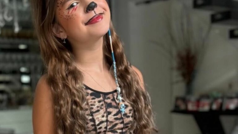 Aos 11 anos, filha de humorista famoso impressiona ao surgir fantasiada: ‘Ela que fez’