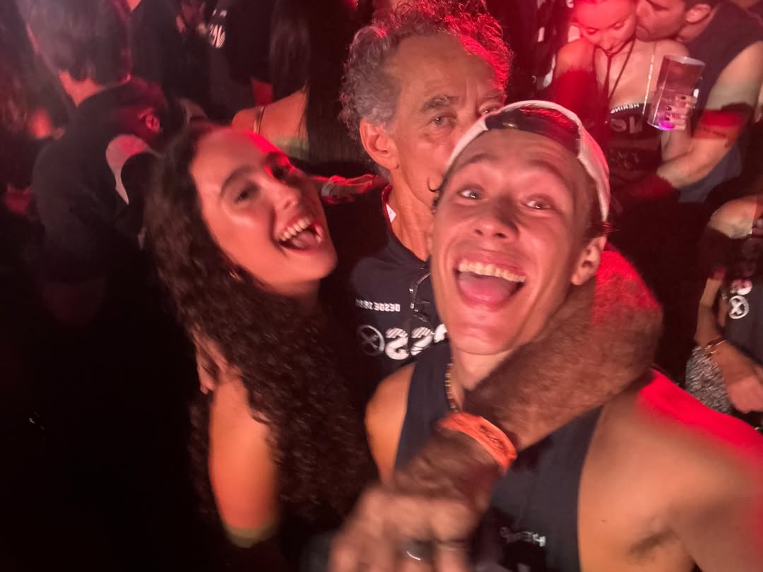 Chico Díaz com os filhos, Irene e Antonio - Foto: Reprodução / Instagram @chicodiaz_arte