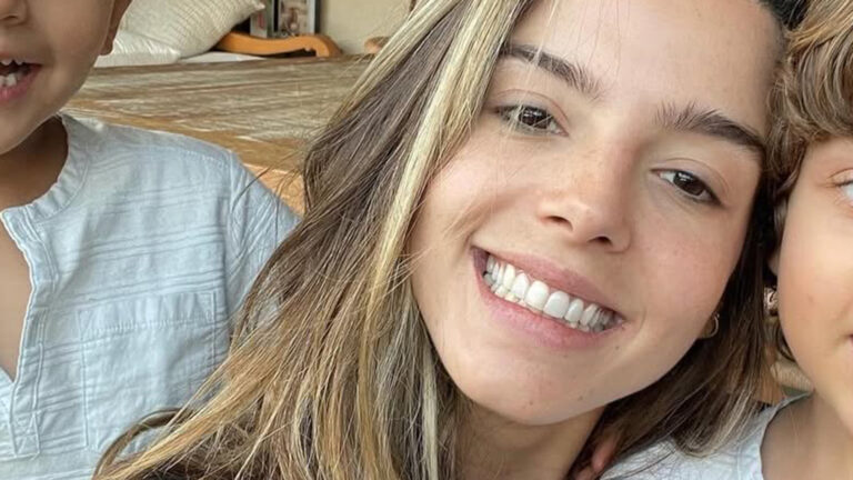 Giovanna Lancellotti faz rara aparição com os irmãos gêmeos de 8 anos