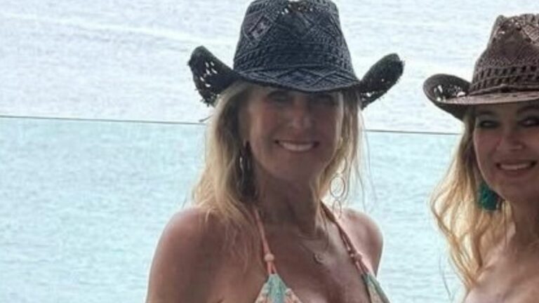 Helô Pinheiro e a filha mais velha dão show de beleza em piscina no RJ: ‘Gatas’