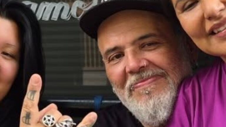 João Gordo mostra foto raríssima com a esposa e os dois filhos: ‘Família linda’