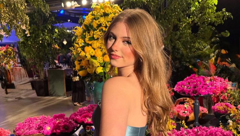 Lorena Queiroz resgata laço afetivo em festa de 15 anos e declara: ‘Fechar um ciclo com muito amor’