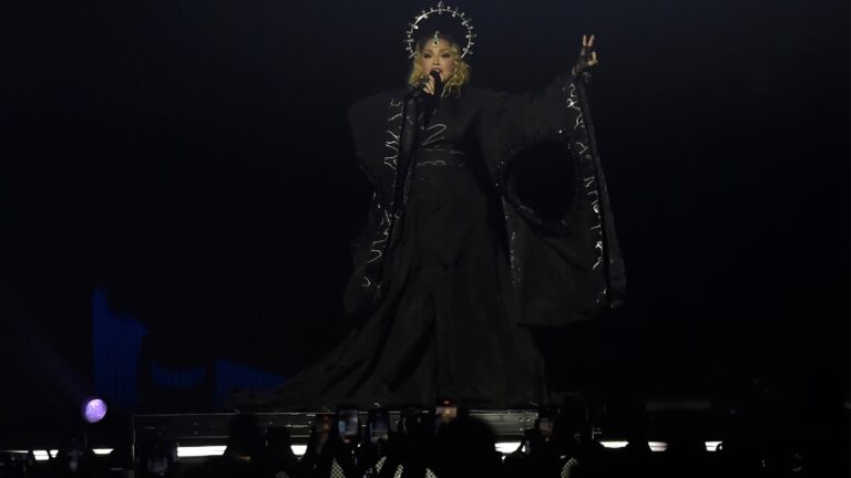 Multimilionária, cantora internacional já parou o Carnaval do Rio de Janeiro