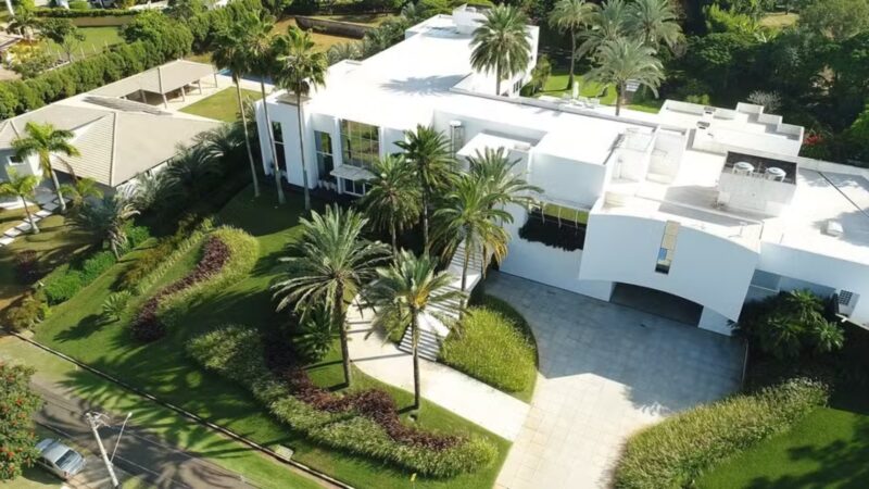 Mansão da apresentadora Ana Hickmann