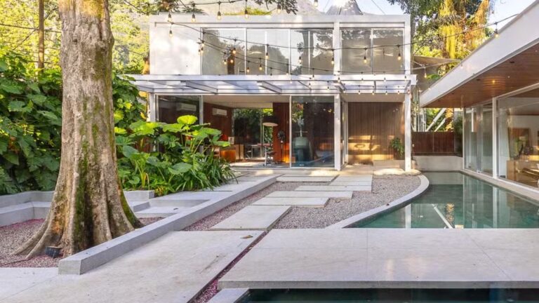 Casa de R$ 25 milhões que já foi lar de ator, aos 43 anos, surpreende por estrutura de lazer grandiosa