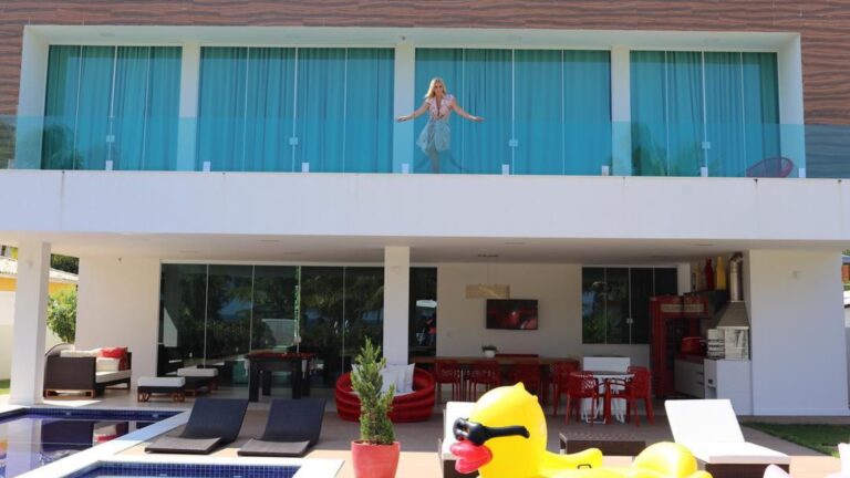 Com mansão de R$ 4 milhões na Bahia, apresentadora transforma refúgio com piscina em símbolo de nova fase
