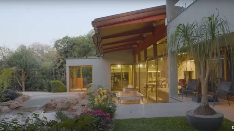 Milionária, ex-BBB mora em mansão com lago de R$ 1 milhão e brinquedoteca de 120 m²