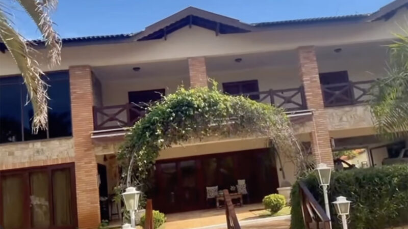 Aos 88 anos, apresentador é proprietário de mansão no interior de SP