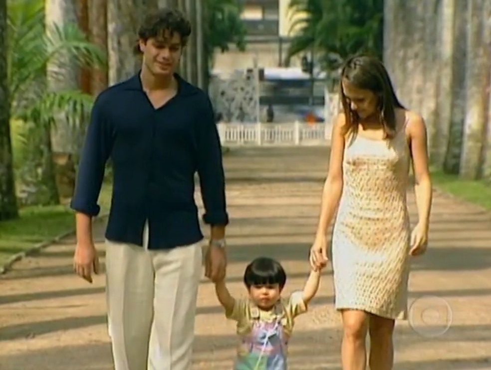 Marcelo (Fabio Assunção), Marcelinho (Victor Tavares) e Eduarda (Gabriela Duarte) em Por Amor - Foto: Reprodução / TV Globo