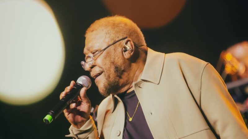 Aniversariante do dia, cantor aclamado deixou o Exército para se dedicar à música