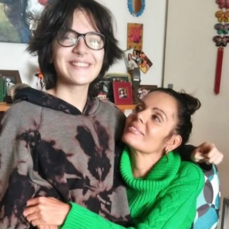 Mocita Fagundes com o filho, Theo - Foto: Reprodução / Instagram @mocitafagundes_oficial