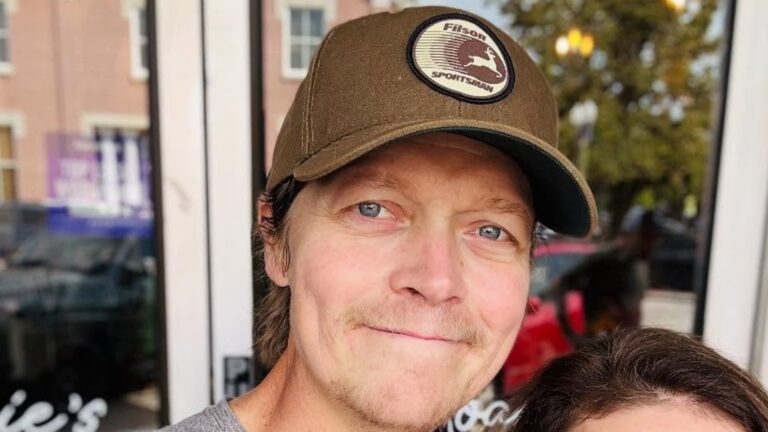 Morre Brad Arnold, vocalista da banda ‘3 Doors Down’, aos 47 anos