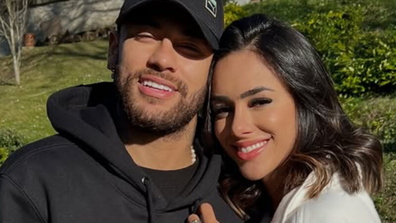 Topo do bolo de aniversário de Neymar Jr rouba a cena com momento em família