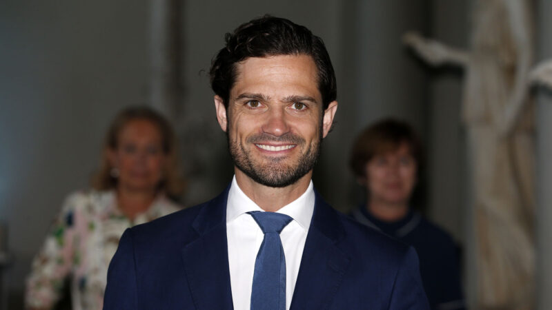 Príncipe Carl Philip exibe foto inédita de sua filha, princesa Inês, no aniversário de 1 ano